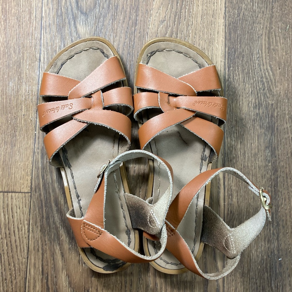 Saltwater sandals size 3
